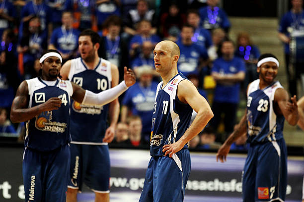 巴代的抢断 巴代的抢断